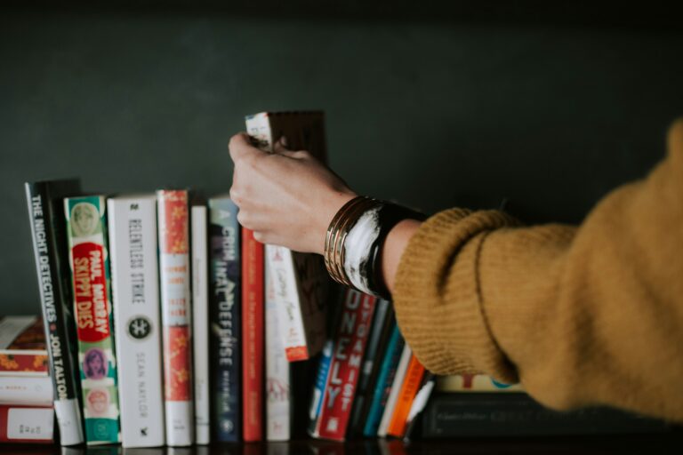 Top 8 Books to Improve Your Commercial Negotiations